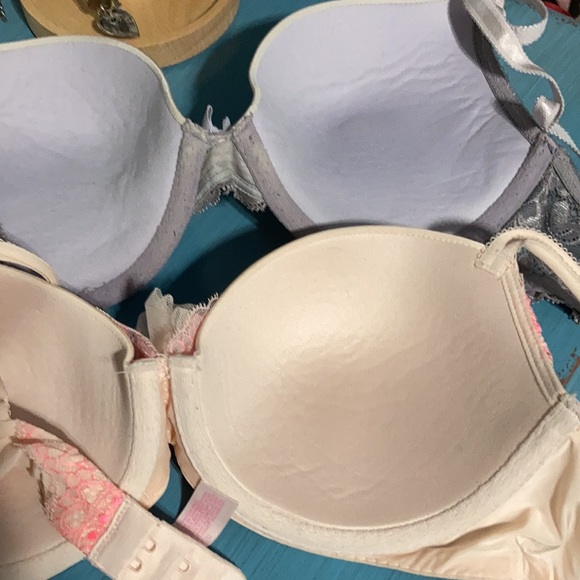 2 Victoria secret bras - Picture 3 of 3